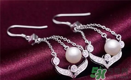 打完耳洞换耳钉戴不进去,打耳洞几天可以换耳钉拔不出来