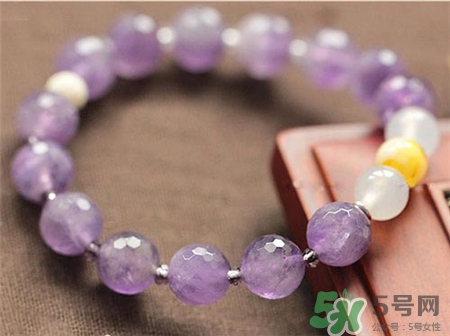 水晶能带着洗澡睡觉吗,水晶能戴着洗澡吗