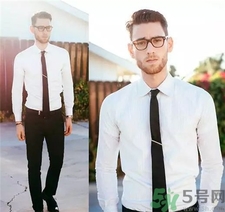 为什么衬衣里面要穿背心,西装衬衣里面穿背心吗 为什么衬衣里面要穿背心,西装衬衣里面穿背心吗