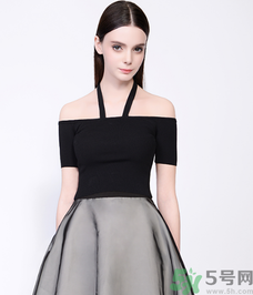 一字肩的衣服适合什么身材,一字肩衣服内搭什么