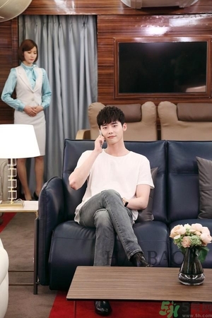 w两个世界李钟硕同款衣服,w两个世界李钟硕图片