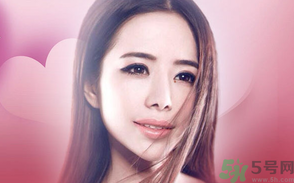 为什么头发越来越油脱发越来越严重,头上总是出油是怎么回事 为什么头发越来越油脱发越来越严重,头上总是出油是怎么回事