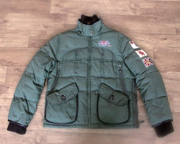 连帽和可拆帽羽绒服哪种好,羽绒服连帽好还是可拆卸帽好