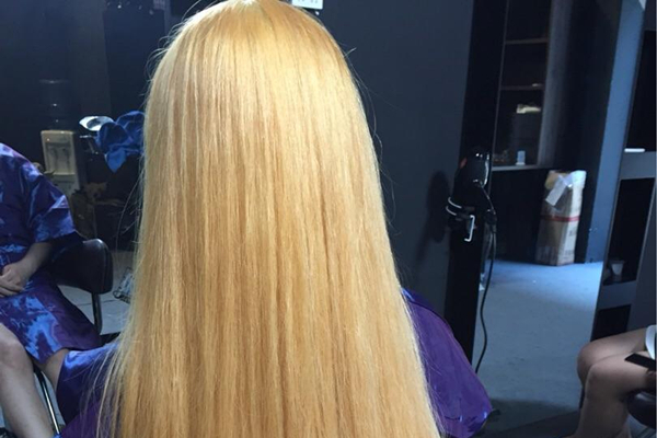 头发少能漂头发吗,女生每天掉头发