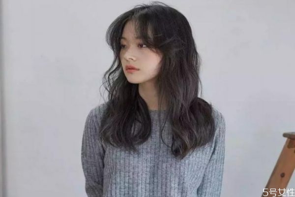 八字刘海直发发型,直的头发适合八字刘海吗