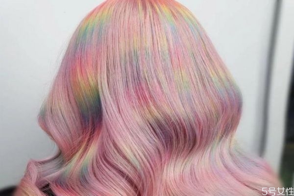 漂完头发以后可以用洗发水洗头吗,漂完头发洗的时候可以用洗发水吗