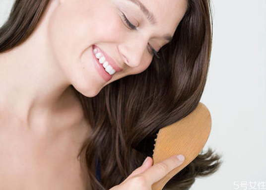 头发静电用什么涂抹,头发抹什么可以防静电