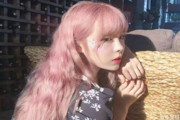 粉色头发适合黄皮吗,粉红色头发适合黄皮肤吗