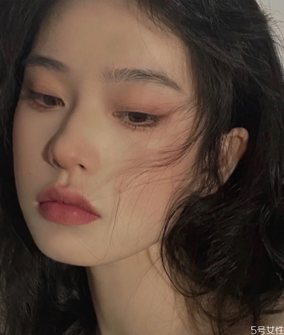 氛围感美女妆容高光,氛围感美女妆容