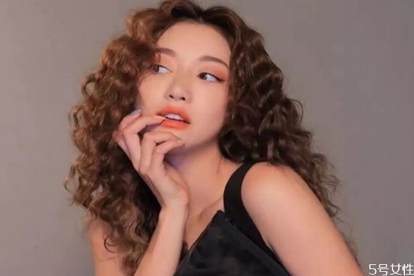 羊毛卷冷烫好还是热烫好 卷发,羊毛卷是热烫好还是冷烫好