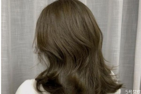 什么颜色能盖住闷青色头发,什么颜色能盖住闷青色求配方