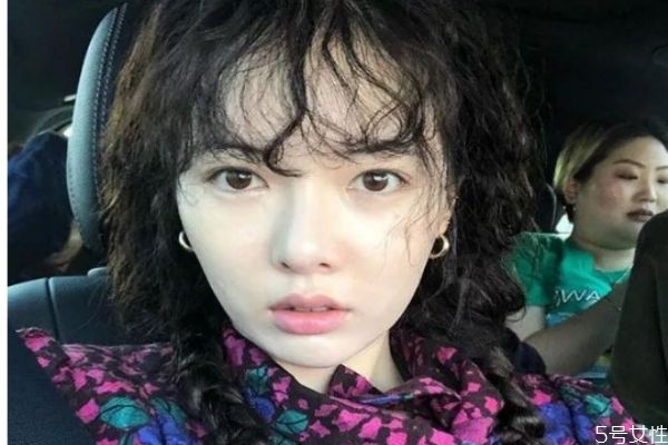 烫卷的头发怎么恢复原样,怎么让烫发变回原样