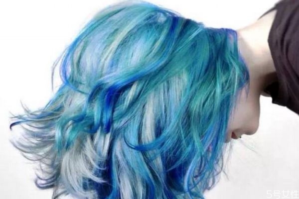 染蓝色的头发好看吗,蓝色发色适合什么肤色 染蓝色的头发好看吗,蓝色发色适合什么肤色