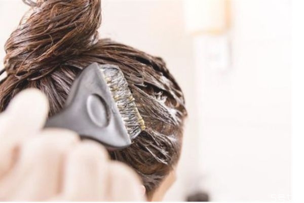 为什么染过黑色不能漂发,头发没漂过染发会掉成黑色吗 为什么染过黑色不能漂发,头发没漂过染发会掉成黑色吗