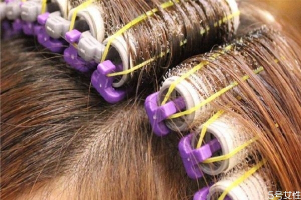 摩根烫是用什么药水的,摩根烫用热烫药水还是冷烫药水 摩根烫是用什么药水的,摩根烫用热烫药水还是冷烫药水