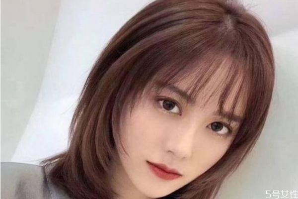 额头低适合法式刘海吗,额头窄适合法式刘海吗