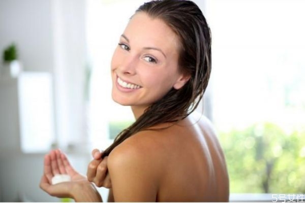 护发素怎样才算冲干净了,护发素到底要不要冲干净 护发素怎样才算冲干净了,护发素到底要不要冲干净