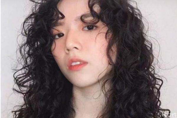 怎么维持卷发的卷度,卷发如何保持长久卷度