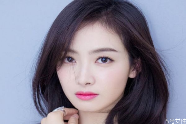 锁骨发是剪齐还是剪碎好看,锁骨发剪平的还是碎的好看