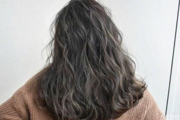 偶尔染头发会导致脱发吗,频繁染发会导致脱发吗