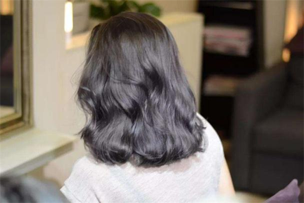 染发爆顶要重染一遍吗在家,染发爆顶再重新染一遍