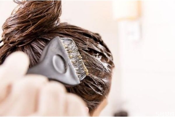 泡泡染发剂跟染发膏的区别,泡泡染发膏和传统染发膏区别