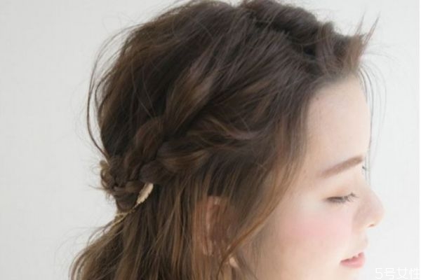 前面刘海怎么编辫子图片教程,刘海怎么编辫子教程