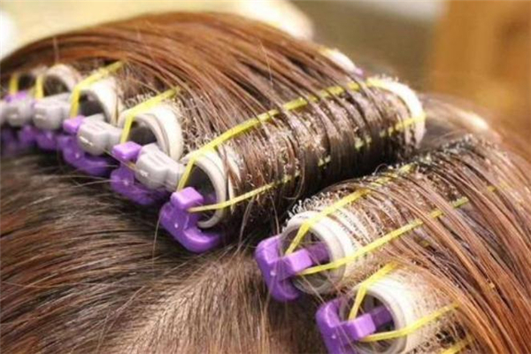 烫头发压杠有痕怎么办,烫发出现压痕怎么办 烫头发压杠有痕怎么办,烫发出现压痕怎么办