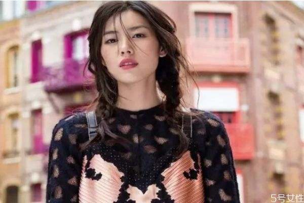 艾叶水洗头可以去头皮屑吗,可以用艾叶水洗头发吗