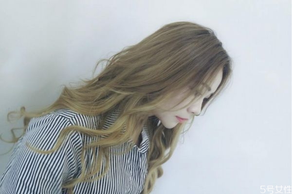 染发后可以做倒膜吗,刚染头发可以做倒膜吗