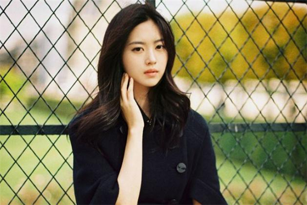 做过软化的头发剪短发会翘吗,软化发根断了还会长吗