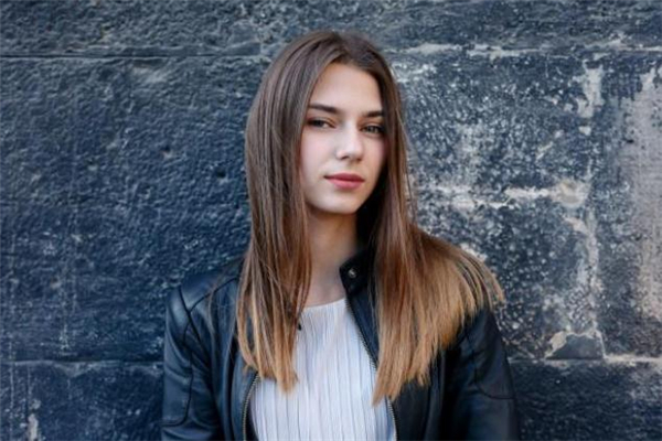 头发油染发容易上色么,头发油染头发好上色吗