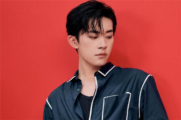 湿发发型怎么做,女生湿发造型怎么弄