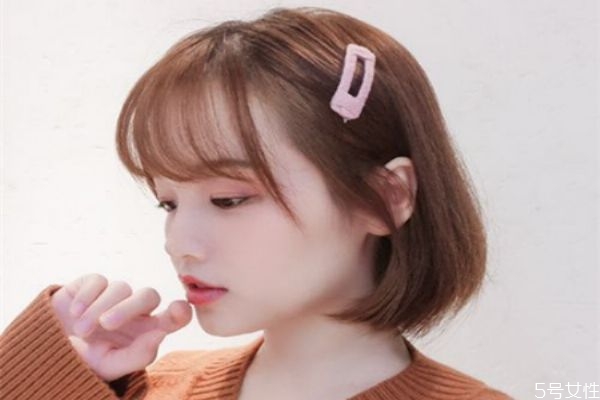 额头窄的人适合留刘海吗,额头窄适合刘海吗