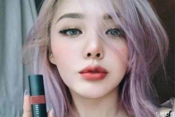 染了紫色怎么染回棕色配方,染了黑紫色怎么染回棕色