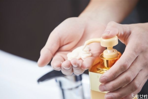 精油和弹力素的使用顺序,弹力素和精油的正确用法 精油和弹力素的使用顺序,弹力素和精油的正确用法