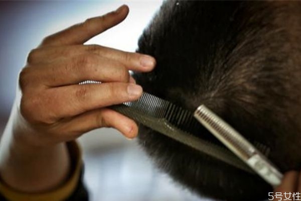 怎么用普通剪刀打薄头发,平剪怎么打薄头发 怎么用普通剪刀打薄头发,平剪怎么打薄头发