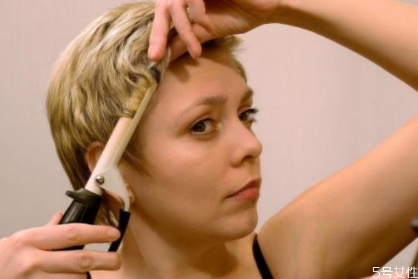 烫完的头发不卷了怎么办,烫完头发不卷怎么回事