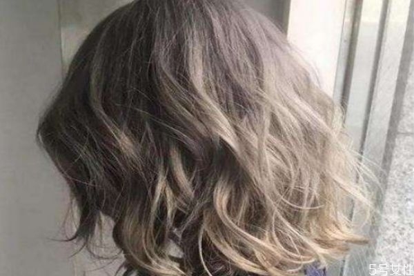 漂染后掉色是成什么样子的,头发掉色后染什么颜色 漂染后掉色是成什么样子的,头发掉色后染什么颜色