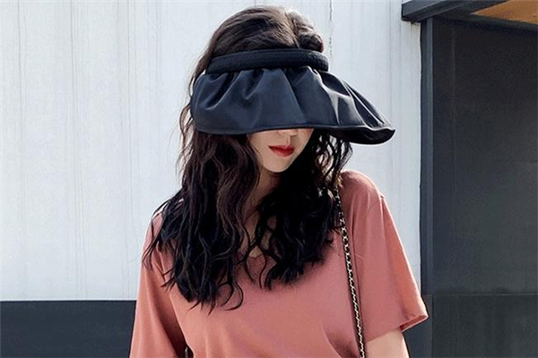 贝雷帽什么发型比较适合,贝雷帽搭配什么发型好看