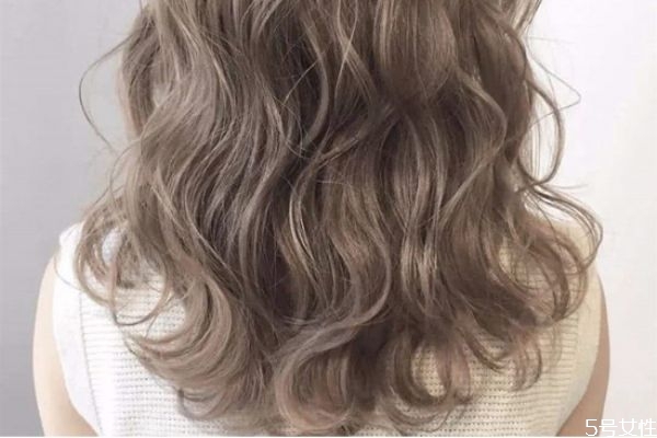 染发一星期后可以烫发吗,染完头发一周后可以烫头发吗