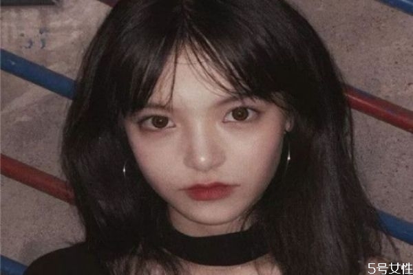 假发片和假发套哪个好,假发片和全头套哪个好