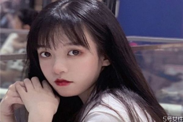 假发喷了发胶怎么洗,假发的发胶怎么洗下来?