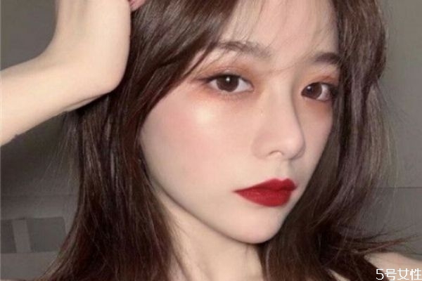 烫完头发后几天可以做护理,烫发后几天可以做护理