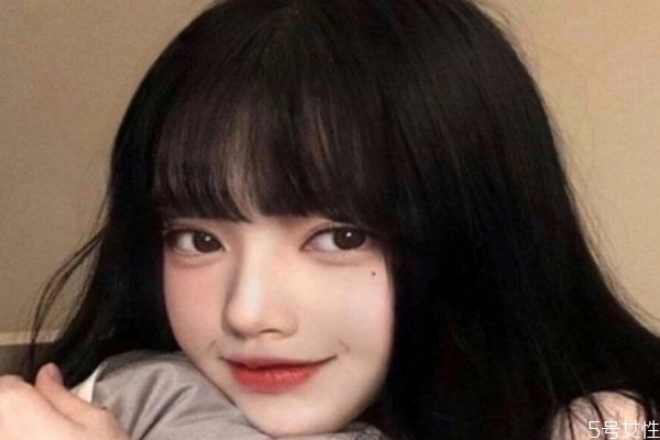 头顶油腻发尾干燥是什么发质,头顶出油发尾干燥