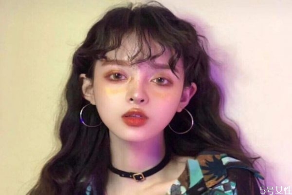 烫发可以用梳子梳吗,头发烫了以后能用梳子梳头嘛 烫发可以用梳子梳吗,头发烫了以后能用梳子梳头嘛