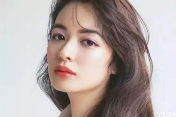 什么样的卷发不显老气,卷发老气吗