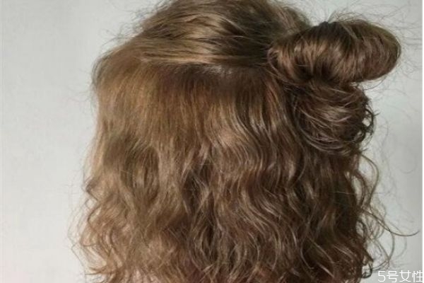 脸大头发多适合羊毛卷吗,大脸适合羊毛卷发型吗