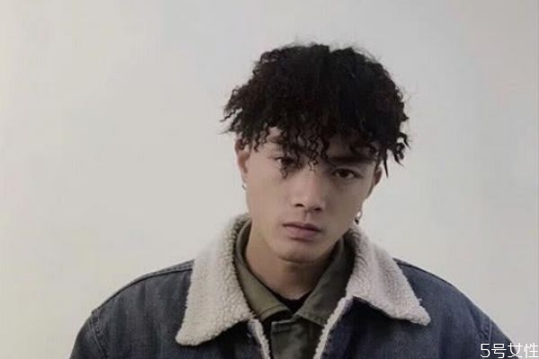 锡纸烫发型图片男,纹理烫