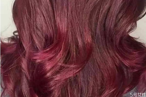 染了酒红色太艳了怎么办,衣服染上红酒了怎么办 染了酒红色太艳了怎么办,衣服染上红酒了怎么办